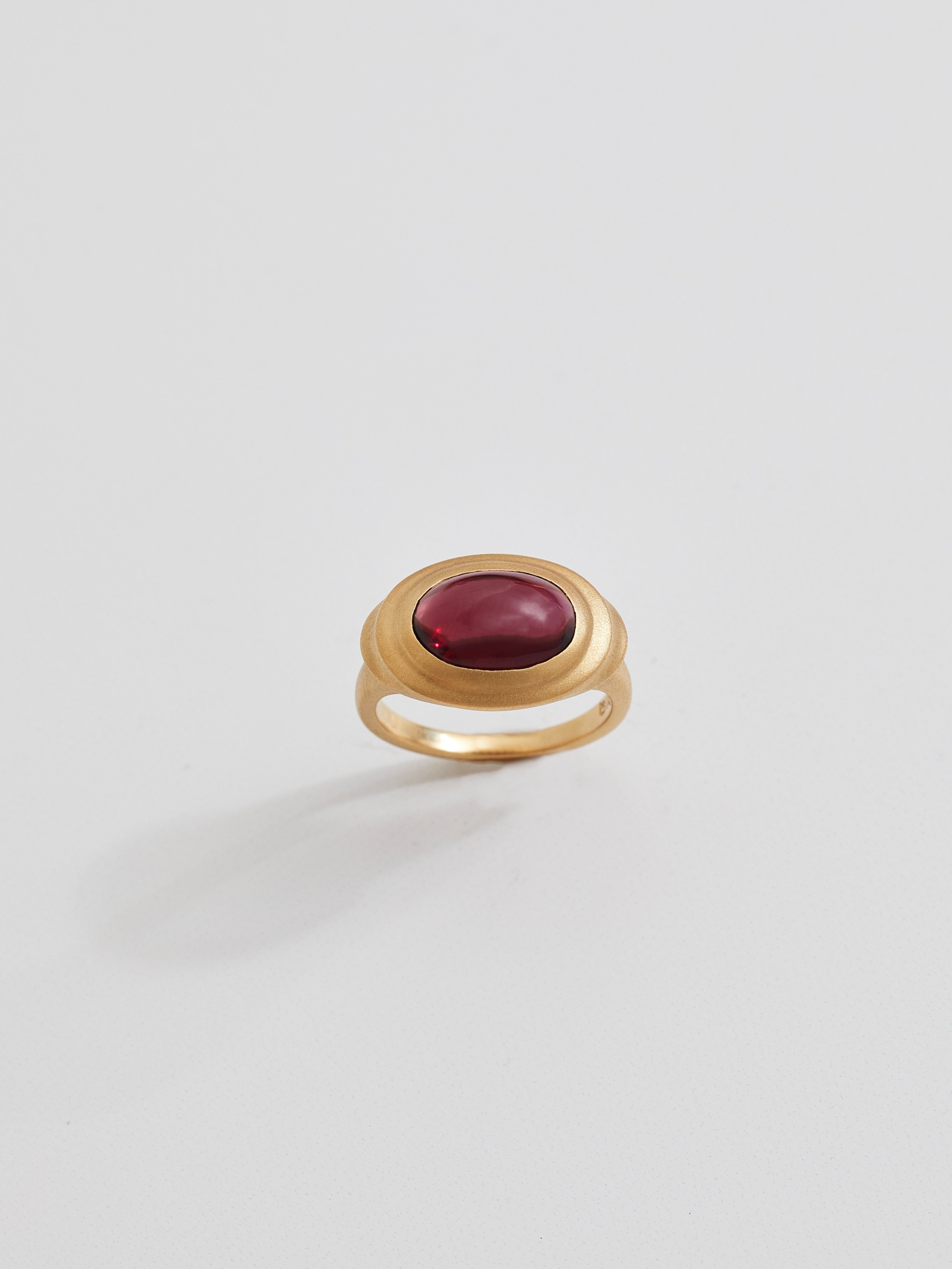 Rhodolite Màre Ring in 18k Royal Gold, Size 8