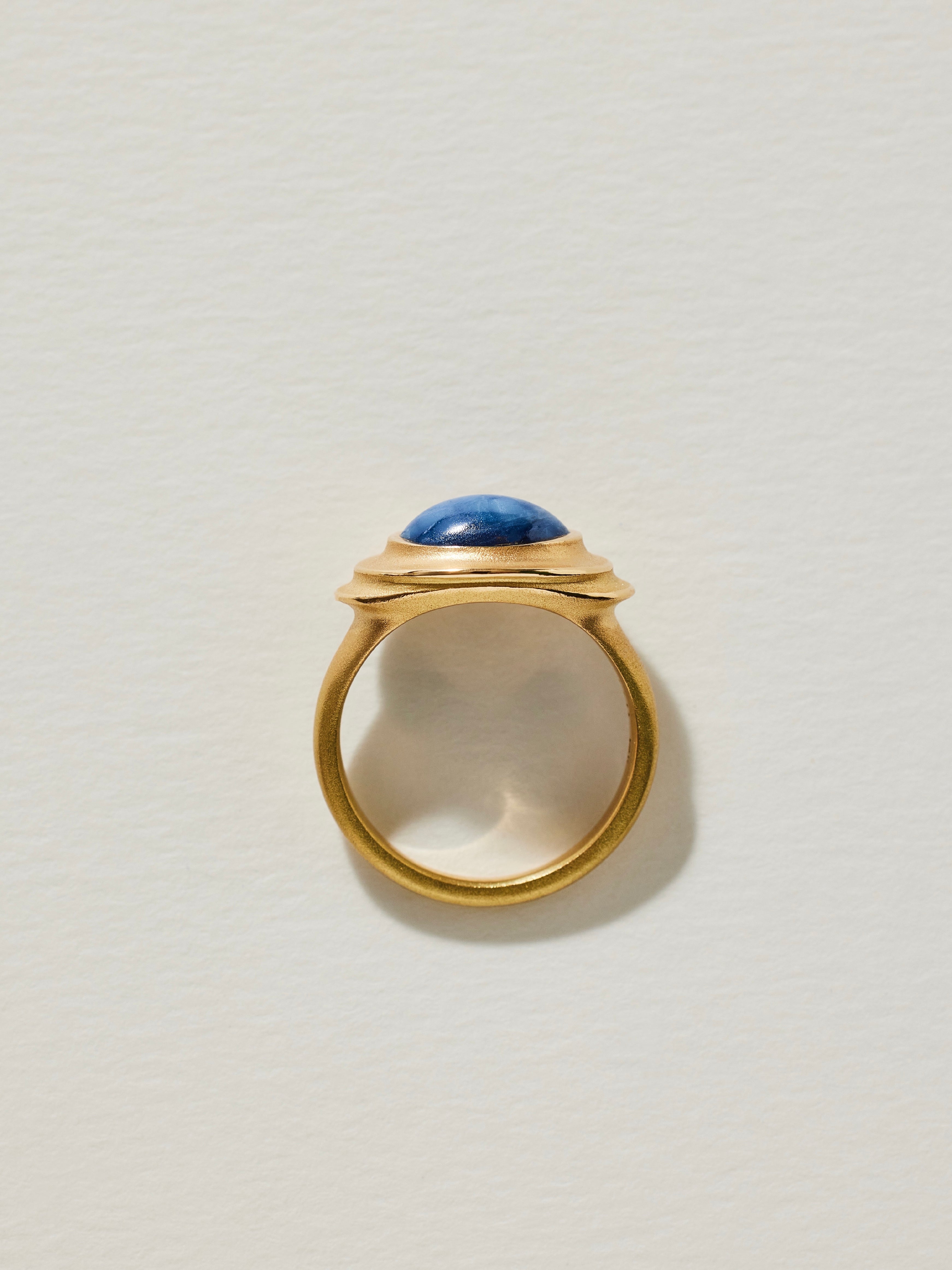 Màre Ring in 18k Royal with Star Sapphire, Size 7