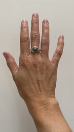 Load and play video in Gallery viewer, Màre Ring in 18k Royal with Star Sapphire, Size 7
