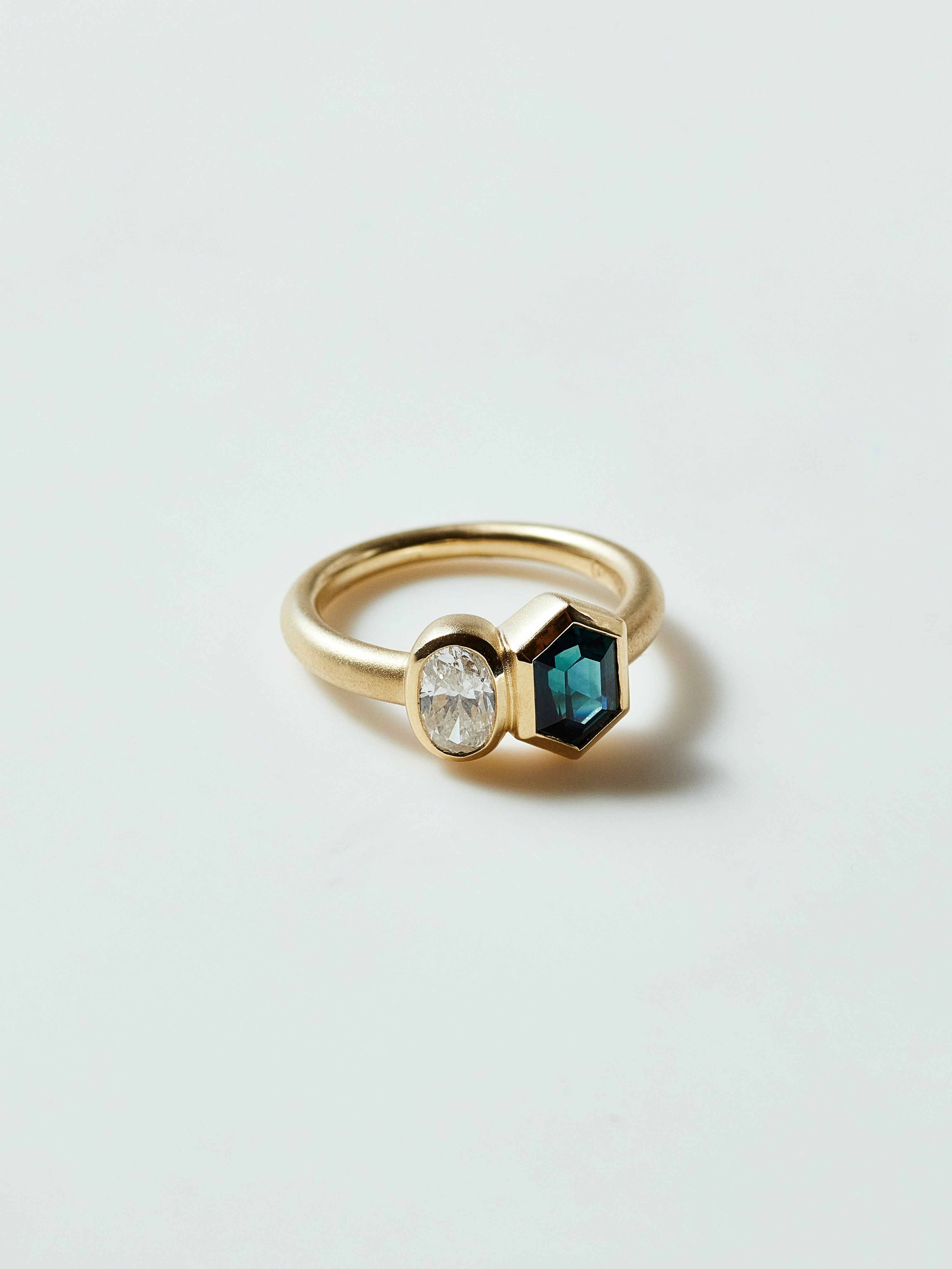 Toi et Moi with Hexagonal Sapphire and Oval Diamond in 14k Blonde, Size 6