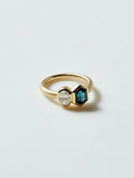 Load image into Gallery viewer, Toi et Moi with Hexagonal Sapphire and Oval Diamond in 14k Blonde, Size 6
