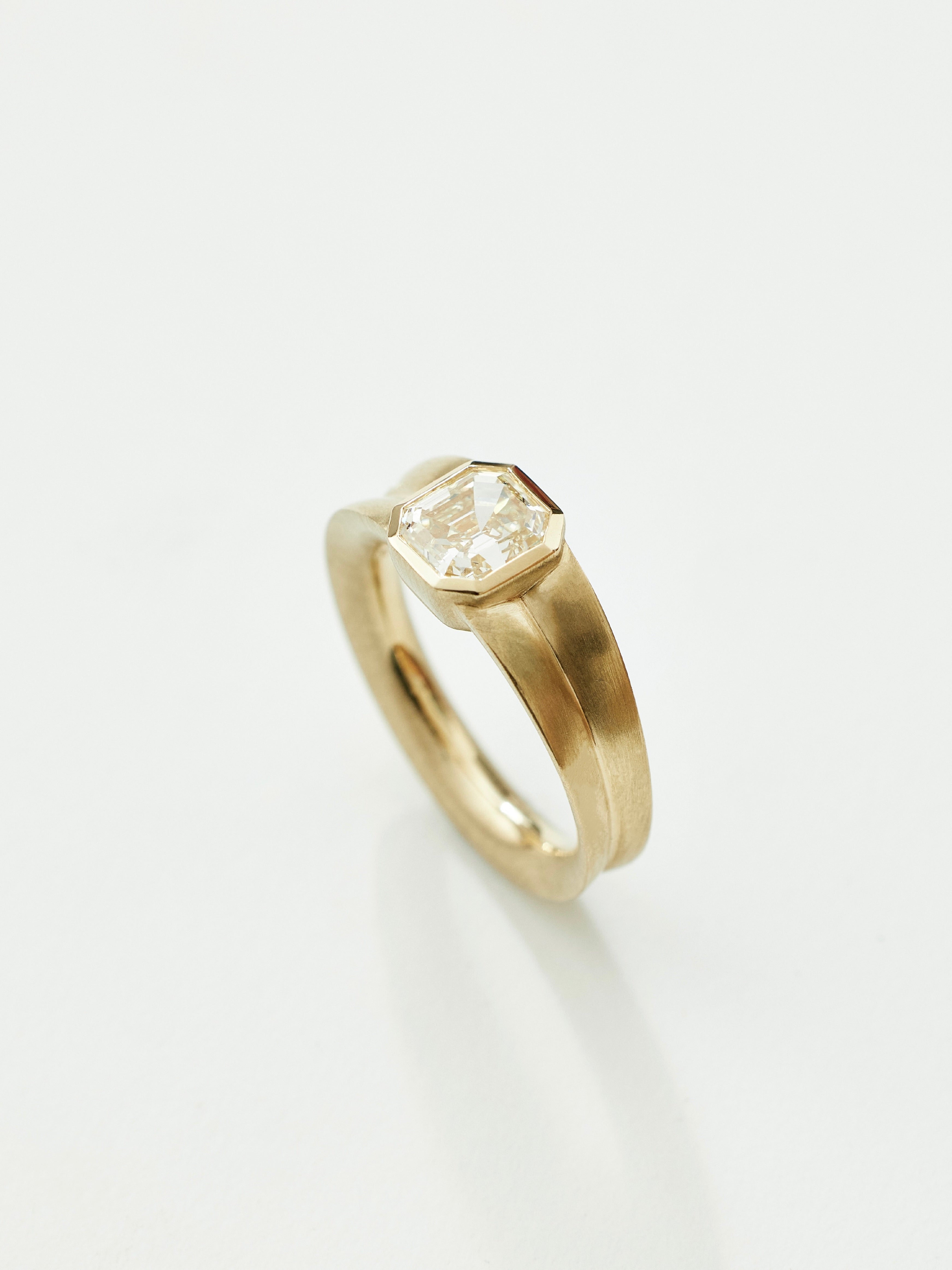 Tulip Solitaire with 1.53ct Diamond in 14k Blonde, Size 6.5