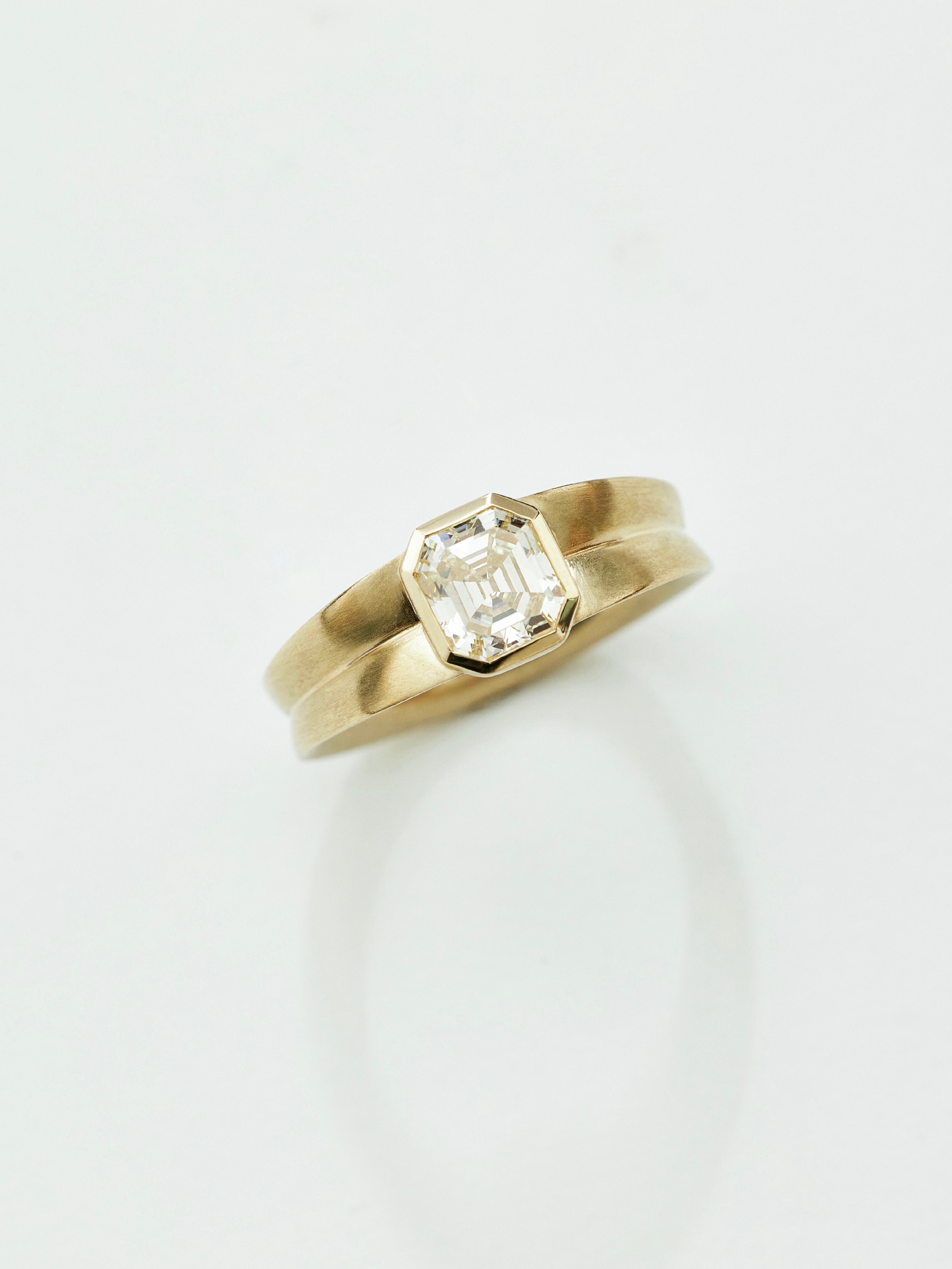 Tulip Solitaire with 1.53ct Diamond in 14k Blonde, Size 6.5