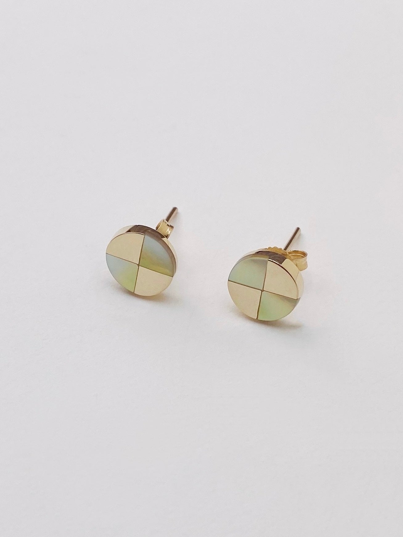 Ray Studs in Yellow Gold with Golden Mother of Pearl